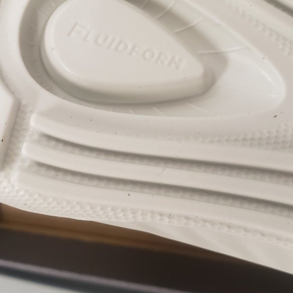 Ecco all-white shoe - Picture 5 of 8